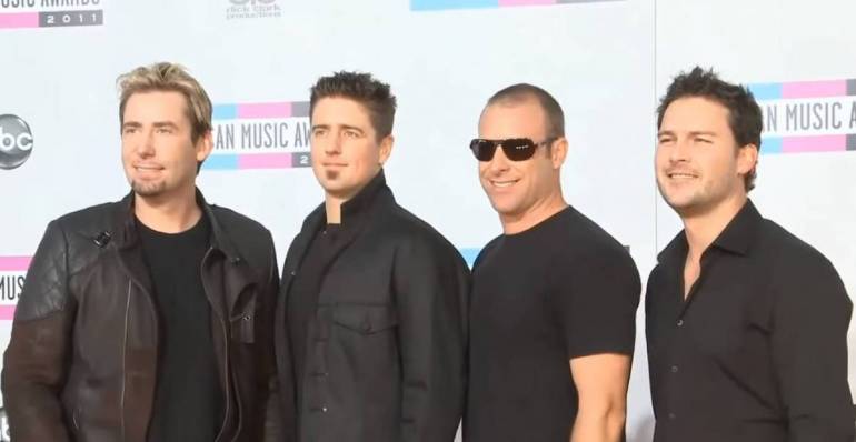 https://api.radioxammep.ru/storage/832/Nickelback_AMAs_2011-770x398.jpg